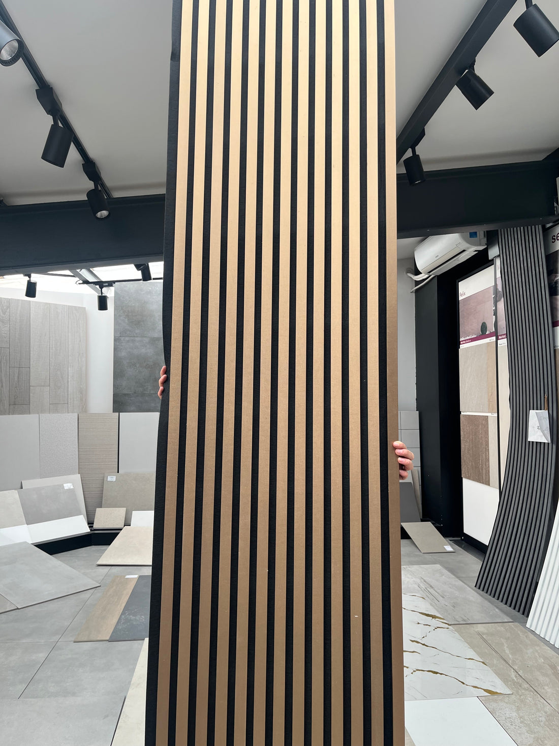 Akustikpaneel Bronze 275×60 – Elegante Wandverkleidung mit Schallschutz